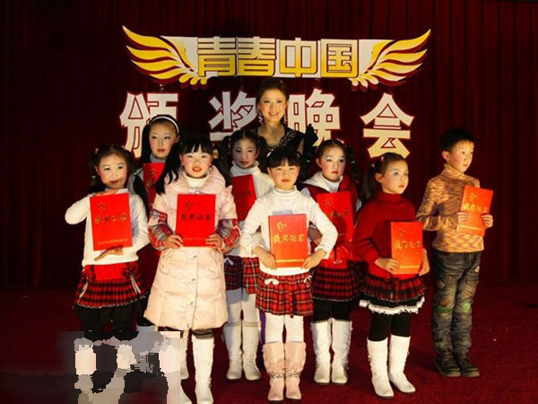 阳光艺校参加决赛和2011“青春中国”颁奖晚会的学员们